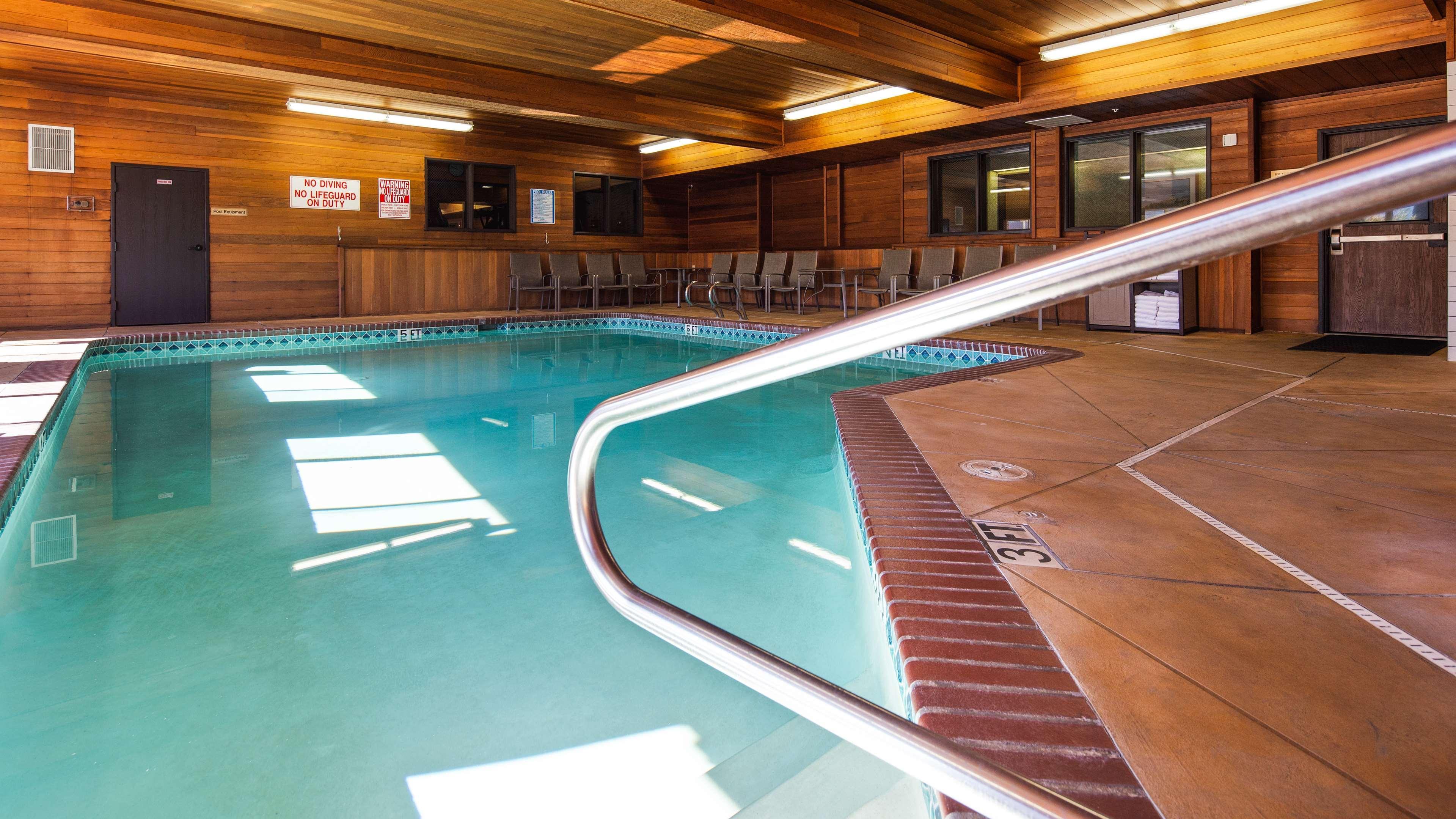 Best Western Cascade Inn & Suites Troutdale Exterior photo