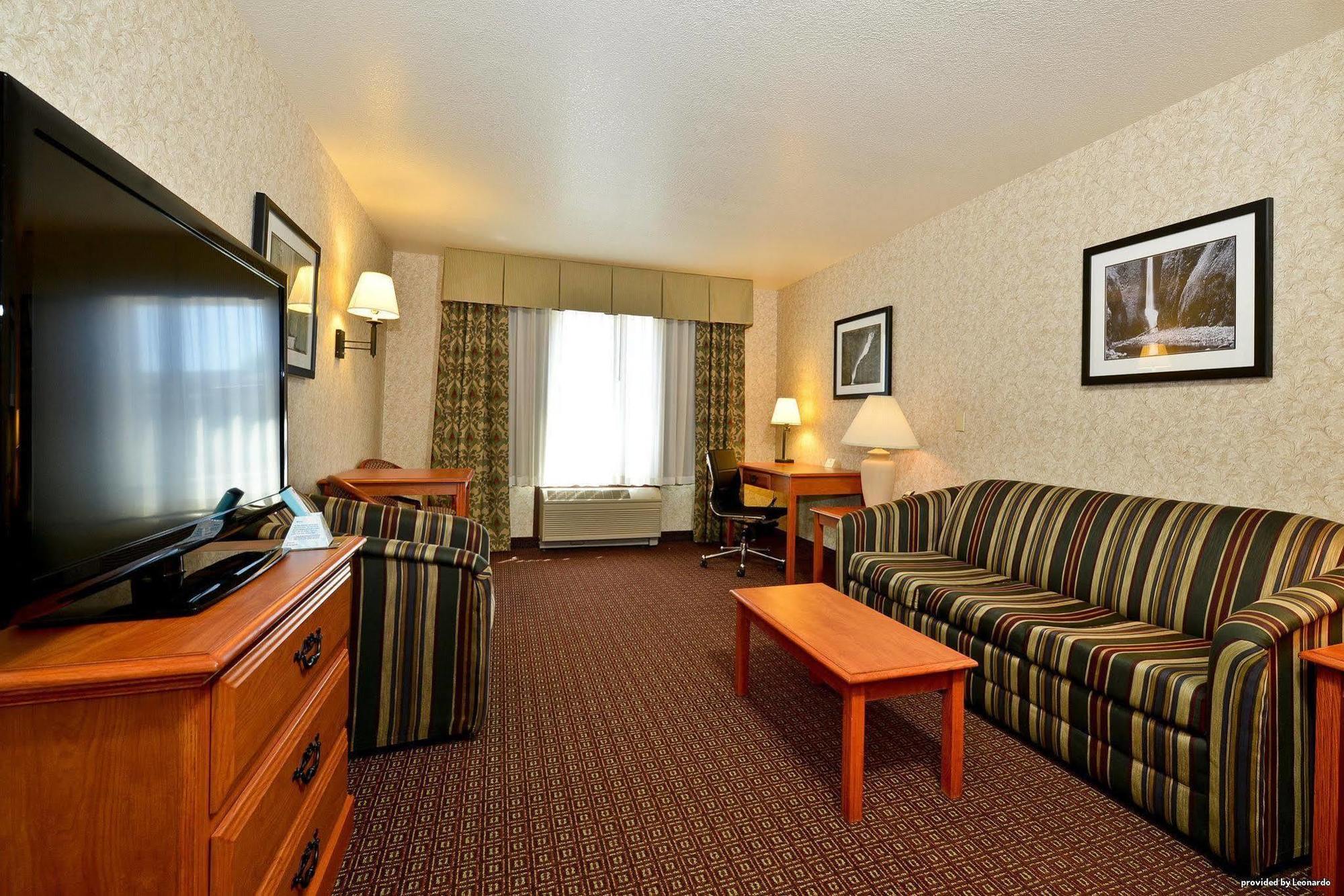 Best Western Cascade Inn & Suites Troutdale Exterior photo