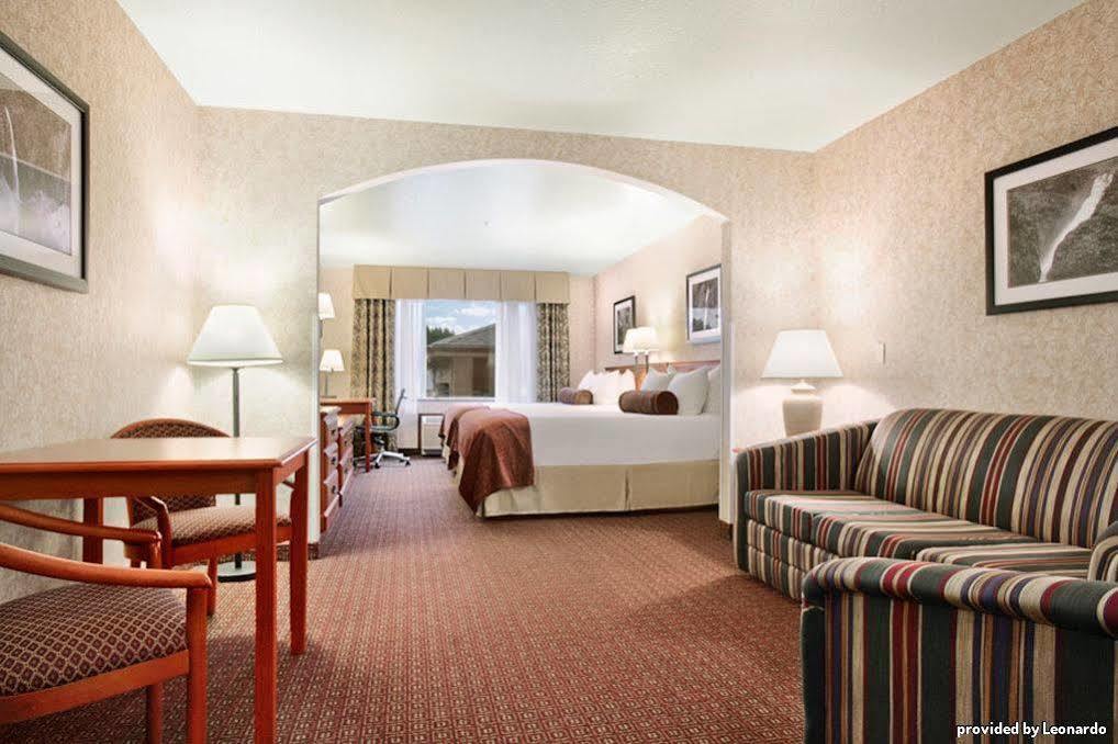 Best Western Cascade Inn & Suites Troutdale Room photo